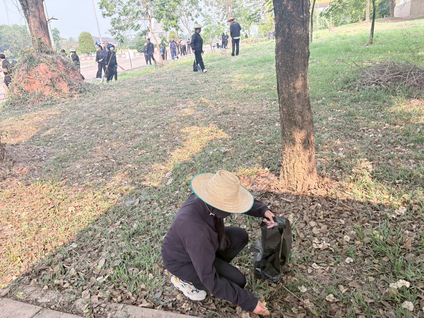 title - ส.ป.ก.บึงกาฬ เข้าร่วมกิจกรรมทำความสะอาดและปรับปรุงภูมิทัศน์ศูนย์ราชการจังหวัดบึงกาฬตามโครงการบ้านสวย เมืองงาม “บึงกาฬ เมืองน่าเที่ยวและน่าอยู่ริมฝั่งโขง”